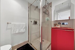 Luxurious one Bedroom Apartment With Pool