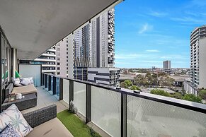 Luxurious one Bedroom Apartment With Pool