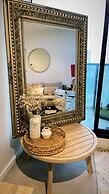 Luxurious one Bedroom Apartment With Pool