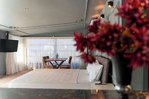 Marine Point Hotel