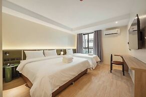 LILYBETH HOTEL PRATUNAM