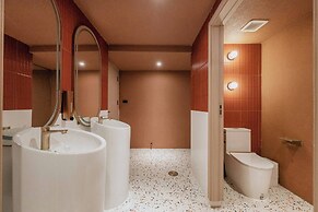 LILYBETH HOTEL PRATUNAM