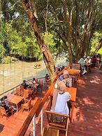 Puunee Wild River Resto & Villa's