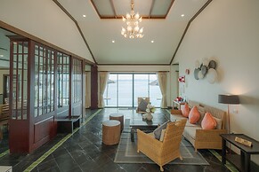 Golden Horizon Villa