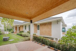 Golden Horizon Villa