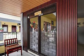 OYO 95043 Guest House Adel's
