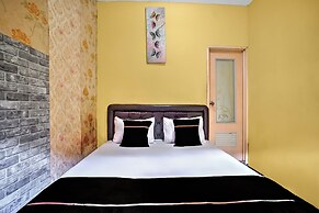 OYO 95043 Guest House Adel's