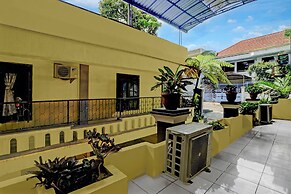OYO 95043 Guest House Adel's