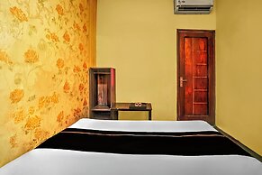 OYO 95043 Guest House Adel's