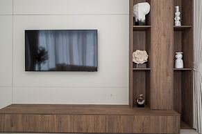 Experience 2BR Luxury Living  LIV Marina