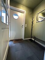 Aurora Borealis Apartment - Sleeps 3 - Parking