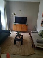 Modern 1BR With Living Room Central
