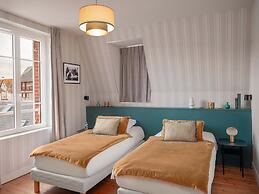 Large Chic Stylish Villa Superb Garden