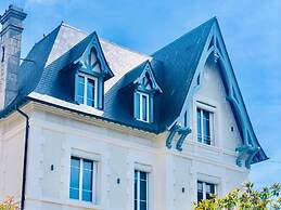 Large Chic Stylish Villa Superb Garden