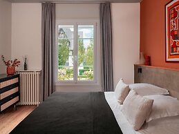 Large Chic Stylish Villa Superb Garden