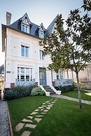 Large Chic Stylish Villa Superb Garden