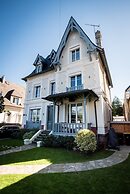 Large Chic Stylish Villa Superb Garden