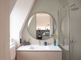 Large Chic Stylish Villa Superb Garden