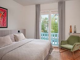Large Chic Stylish Villa Superb Garden