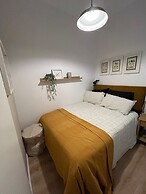 w Dreamy 1BR With Great Balconny