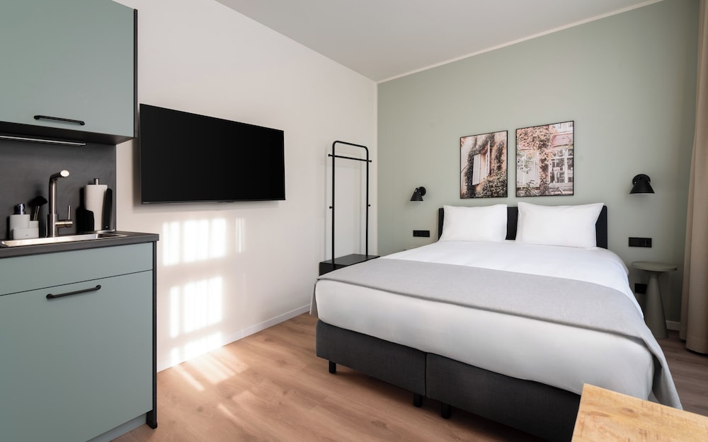 Limehome Athens Geraniou
