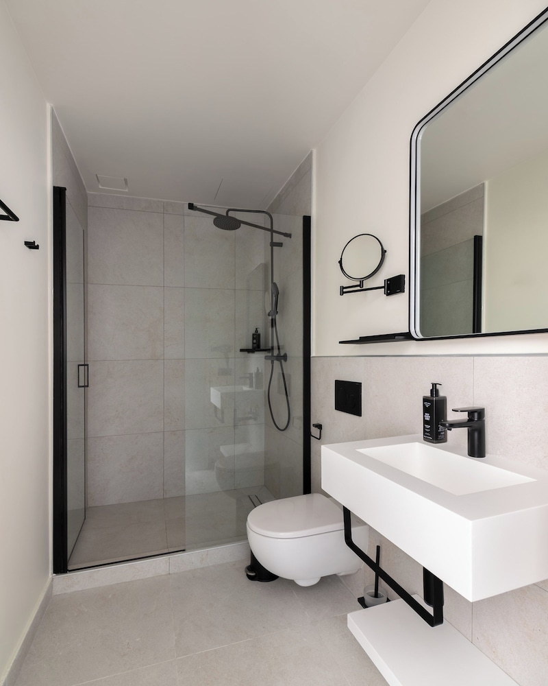 Limehome Athens Geraniou