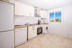 Apartment - Sleeps 4 With Pool & Golf Views