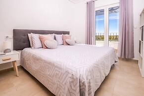 Apartment - Sleeps 4 With Pool & Golf Views