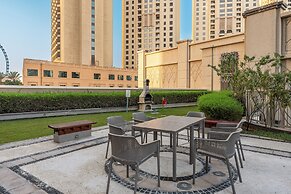 Dubai Marina Beach Dining & Leisure