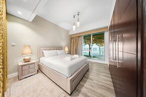 Dubai Marina Beach Dining & Leisure