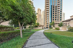 Dubai Marina Beach Dining & Leisure