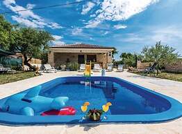 Holiday House Luka