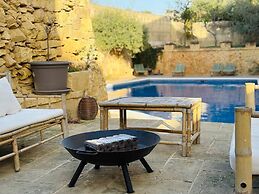 Rustic Gozo Farmhouse With Private Pool
