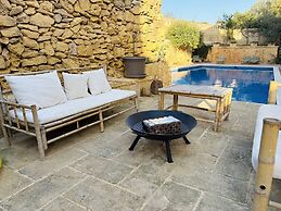 Rustic Gozo Farmhouse With Private Pool