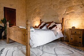 Rustic Gozo Farmhouse With Private Pool