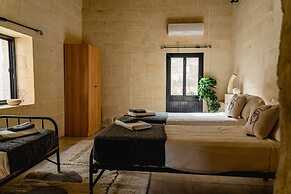 Rustic Gozo Farmhouse With Private Pool