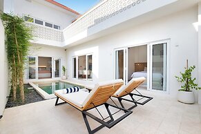 Villa Bora Berawa