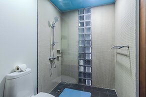 2BR Pool View Short Walk to Beach C254