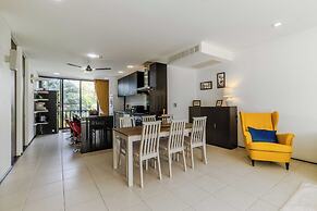 2BR Pool View Short Walk to Beach C254