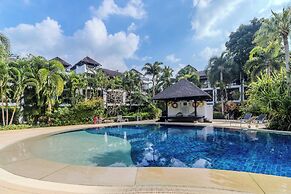 2BR Pool View Short Walk to Beach C254