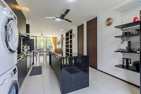2BR Pool View Short Walk to Beach C254