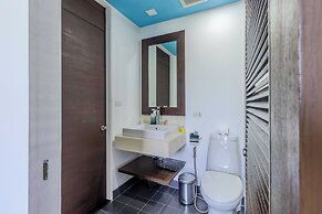 2BR Pool View Short Walk to Beach C254