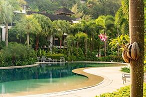 2BR Pool View Short Walk to Beach C254