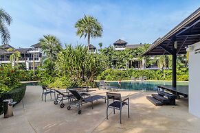 2BR Pool View Short Walk to Beach C254