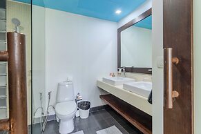 2BR Pool View Short Walk to Beach C254