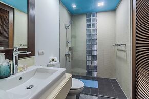 2BR Pool View Short Walk to Beach C254
