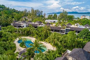 2BR Pool View Short Walk to Beach C254