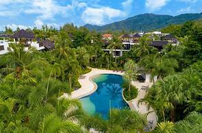 2BR Pool View Short Walk to Beach C254