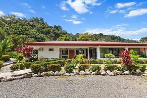 Macaw Beachfront Retreat