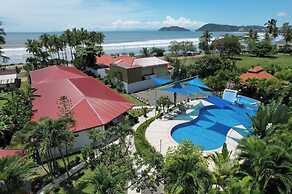 Macaw Beachfront Retreat